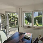 Charmantes Haus Mit Eigenem Garten *