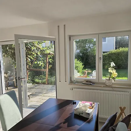 Charmantes Haus Mit Eigenem Garten *