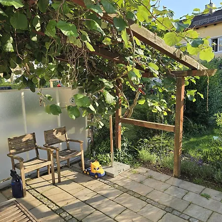 Charmantes Haus Mit Eigenem Garten *