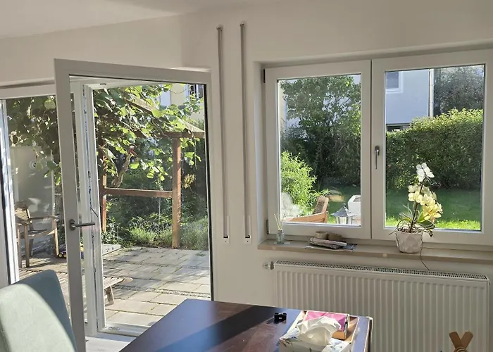 Charmantes Haus Mit Eigenem Garten *