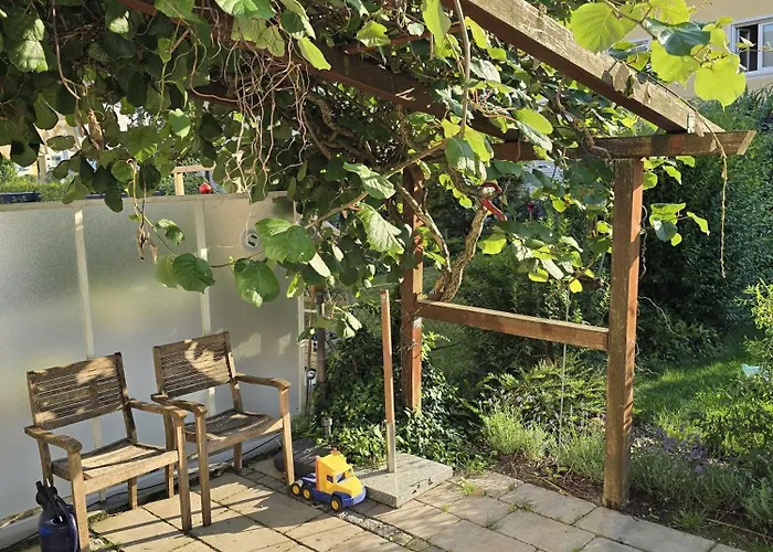 Charmantes Haus Mit Eigenem Garten *